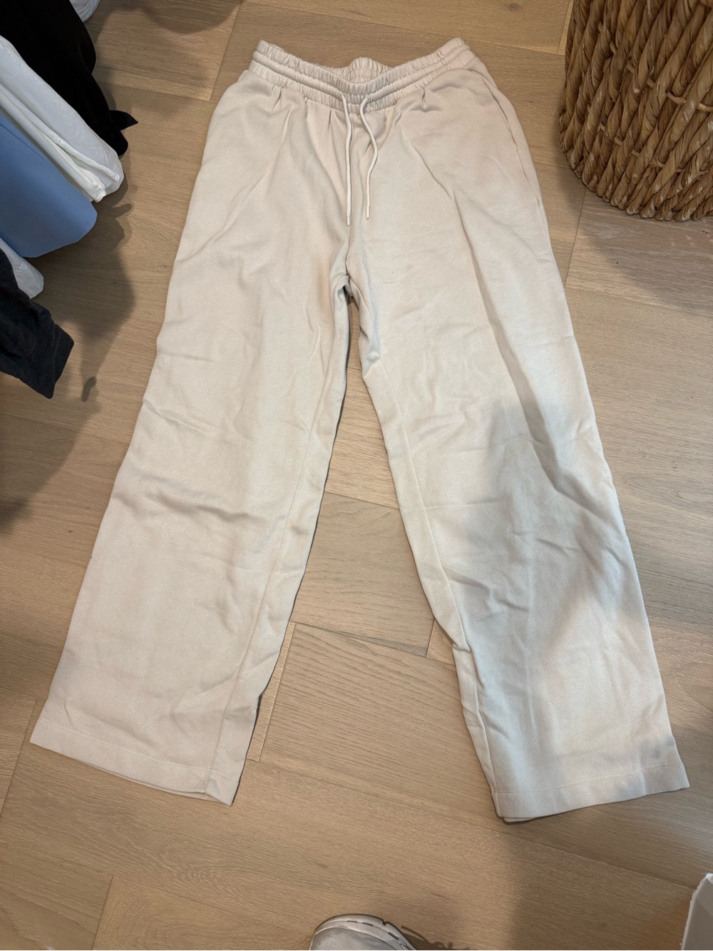 Old Navy Women's Cream Drawstring sweat Pants